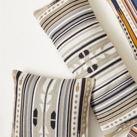 ***WEST ELM***Woven BAJA Pillow Cover 14" x 36" SAND NIB - Picture 4 of 6